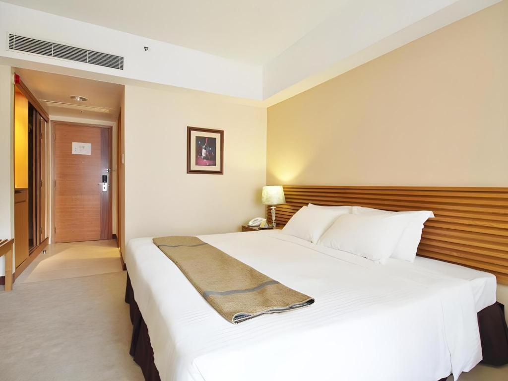 Caritas Oswald Cheung International House Hotel 3*